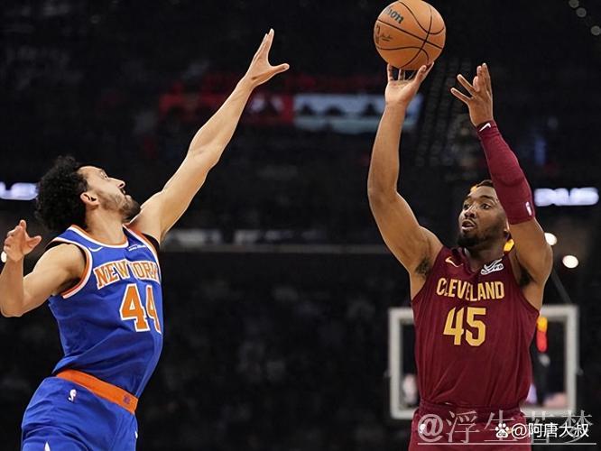 骑士主场逆转尼克斯 双方各自半场出色表现 骑士主场逆转尼克斯 双方各自半场出色表现